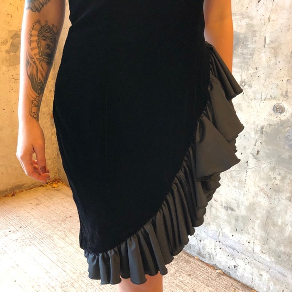 Spaghetti strap black velvet dress w side ruffle M - Picture 8 of 12